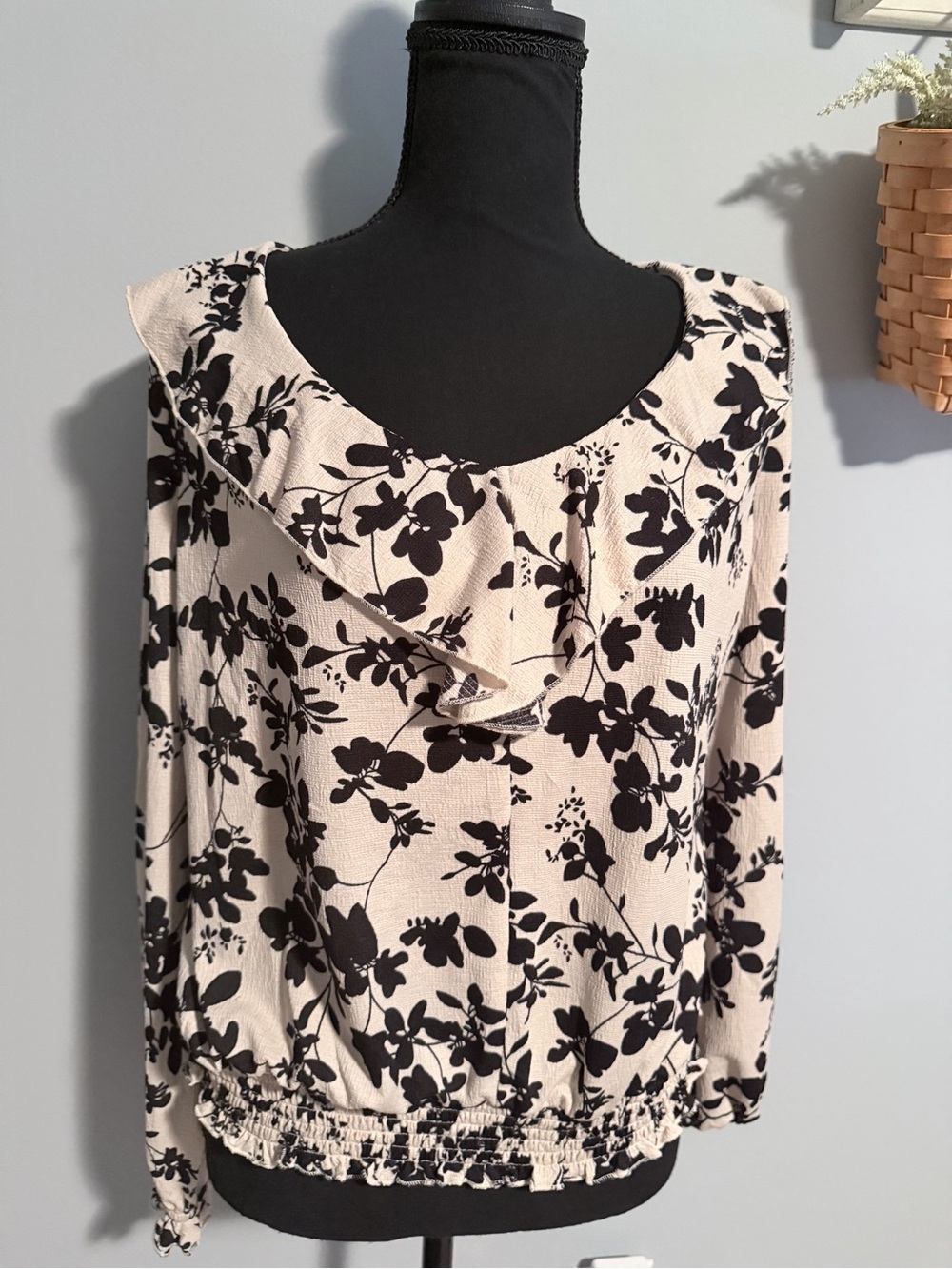 MELLODAY Cream Blouse with Black Floral Ruffle Neck